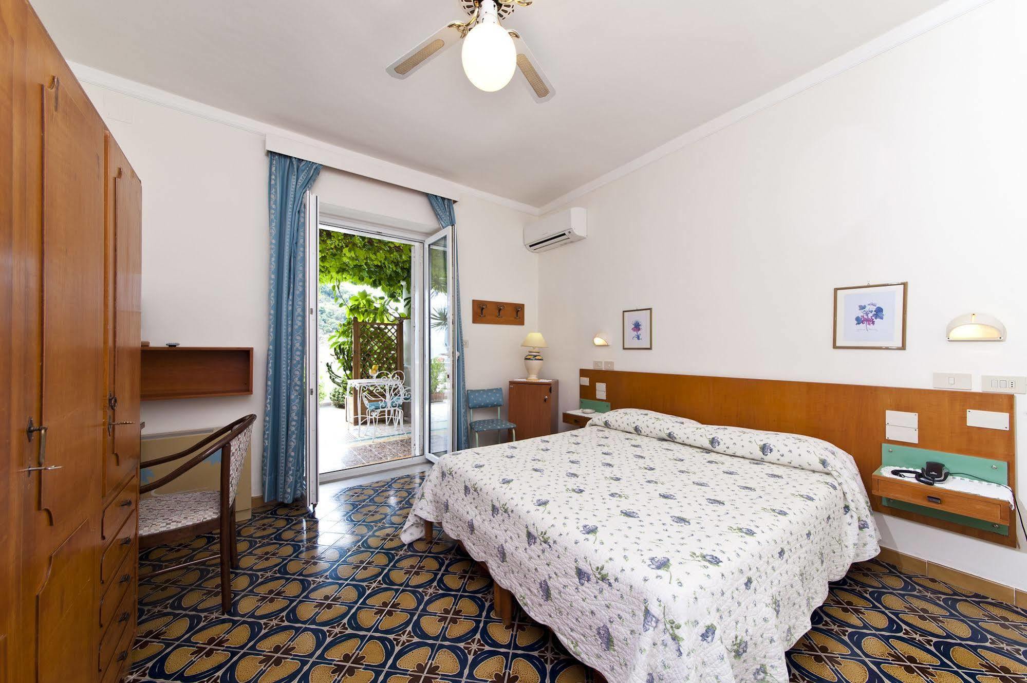 Hotel La Palma Sant'Angelo  Bagian luar foto