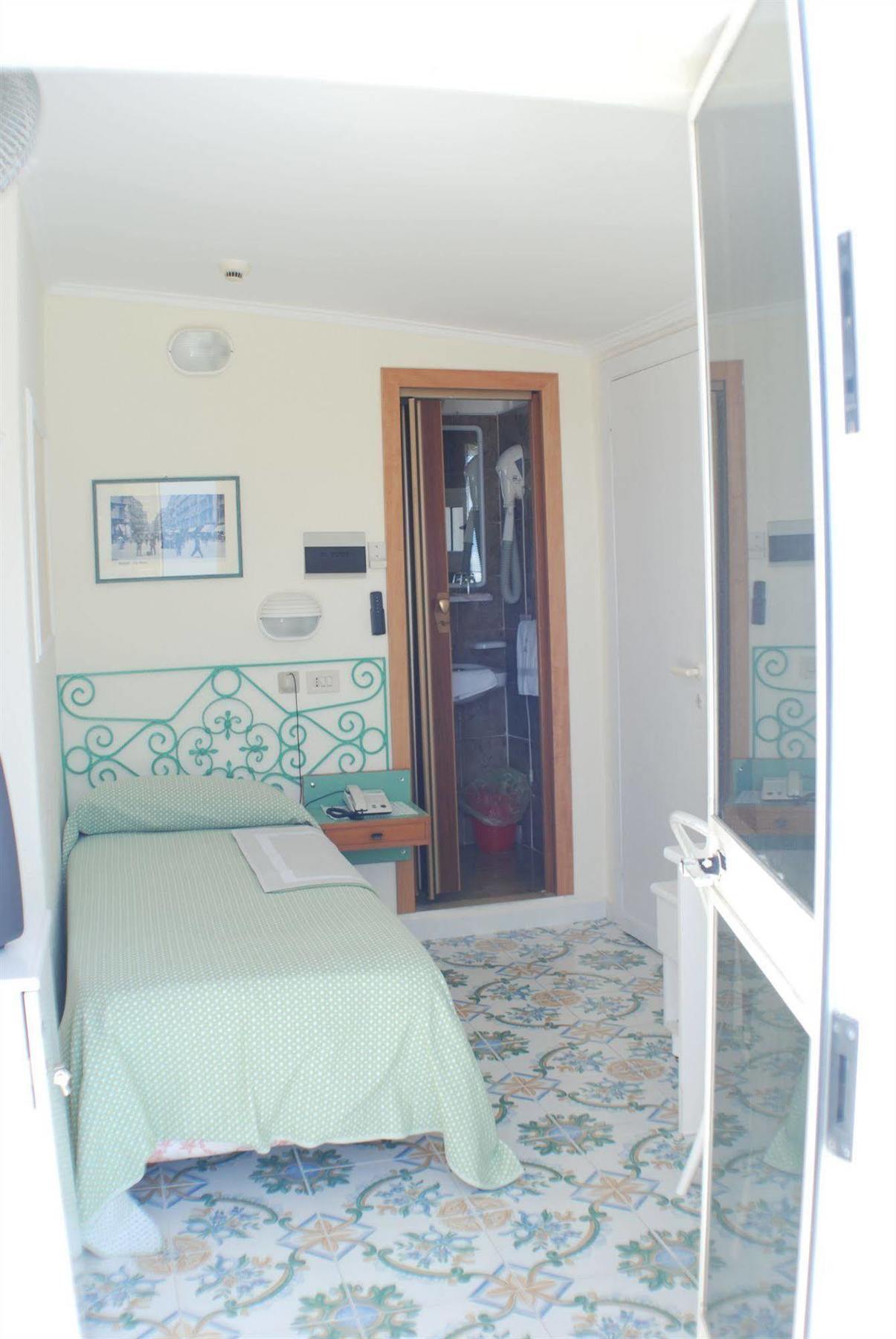 Hotel La Palma Sant'Angelo  Bagian luar foto