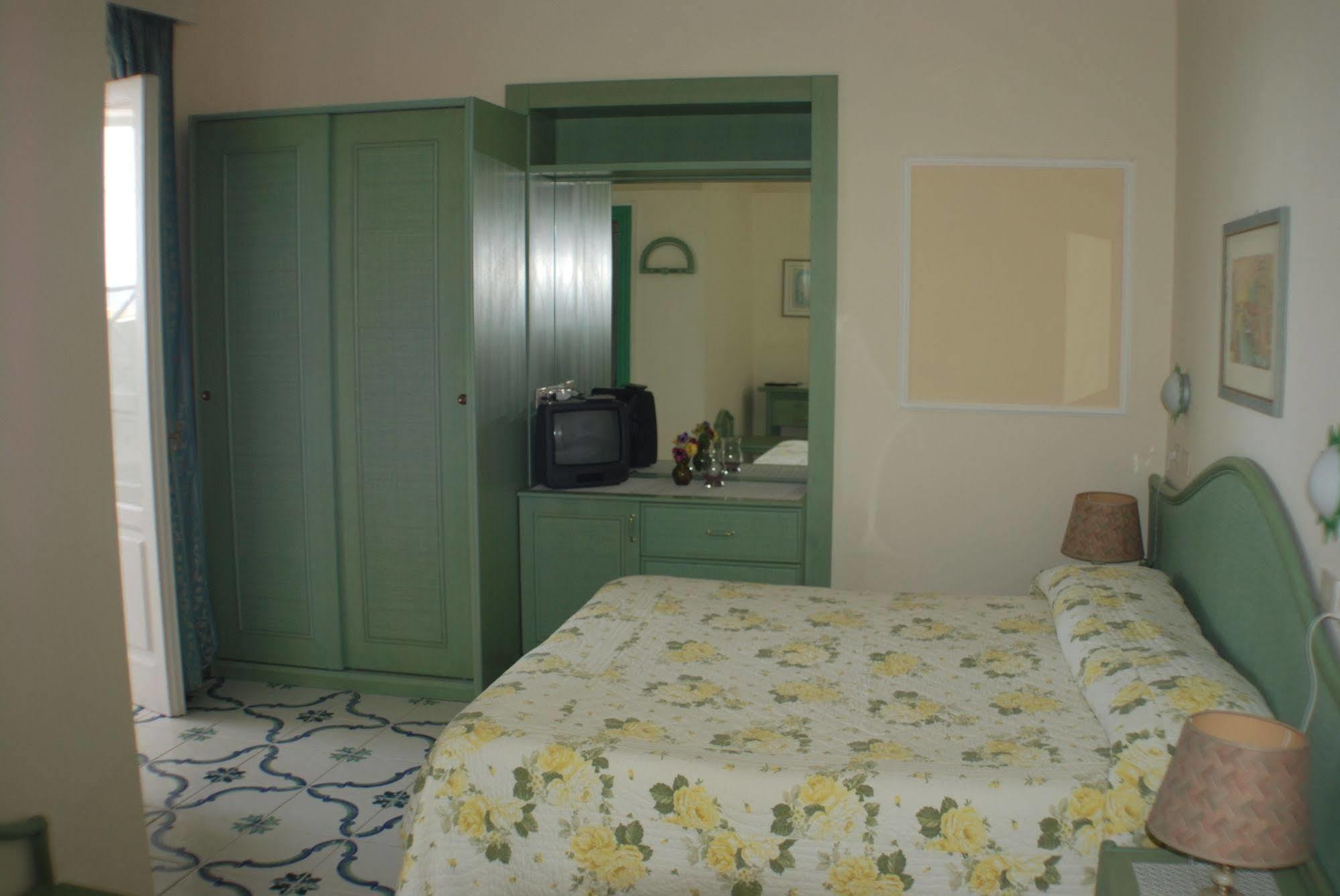 Hotel La Palma Sant'Angelo  Bagian luar foto